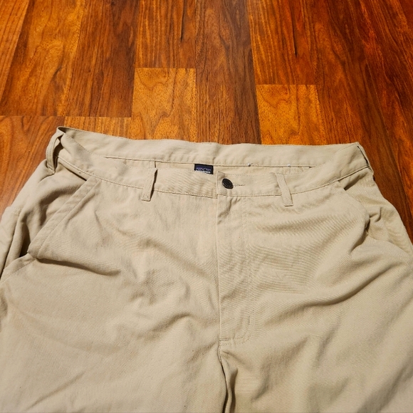 Men's Patagonia khaki pants - Picture 4 of 5